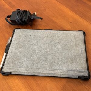 Microsoft Surface Pro 7 model 1866 -128GB Cover ,Keyboard + Pen + Charger